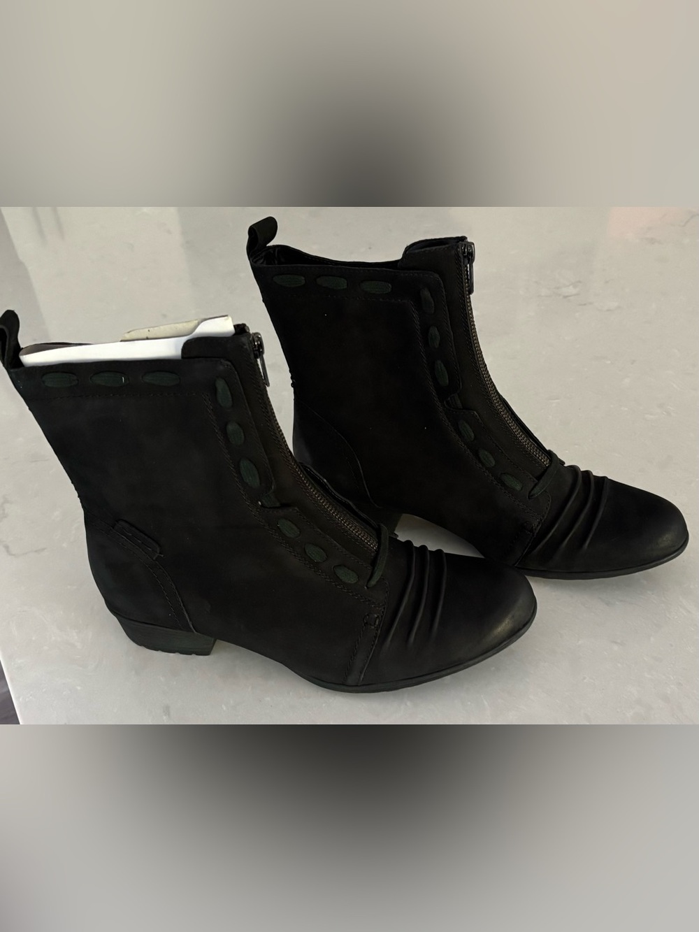 Rockport Cobb Hill Gratasha Zip Black Boots 10W Wide NIB.
